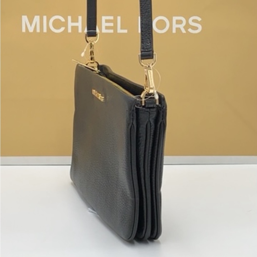 MICHAEL KORS LARGE TRIPLE XBODY BAG
NAVY COLOR - Picture 6 of 16